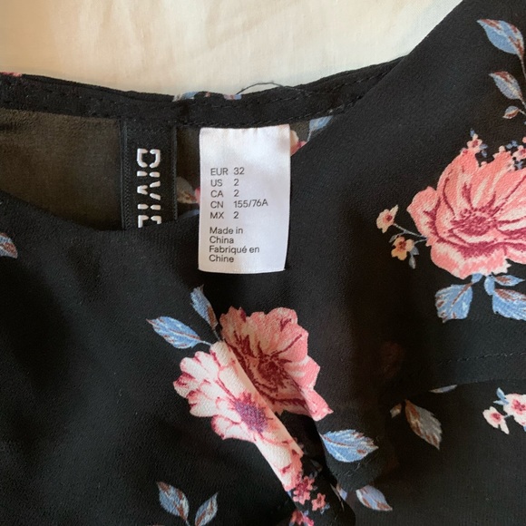 Mesh cold shoulder top - Picture 3 of 3